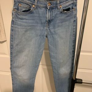 Light wash ankle cut jeans